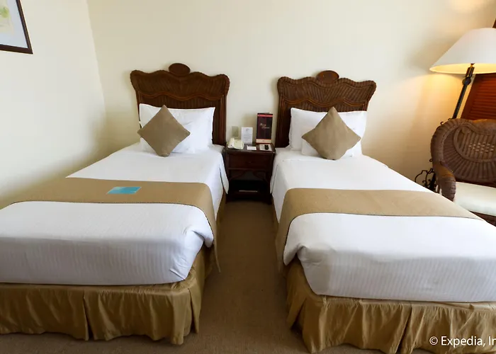 Waterfront Airport And Casino Hotel 4*