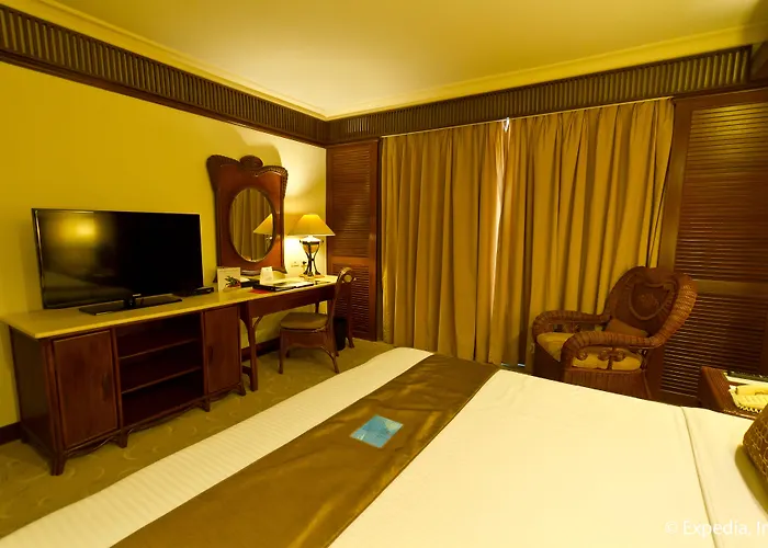 Hotel Waterfront Airport And Casino