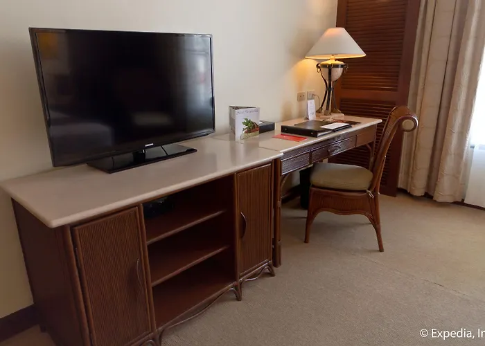Waterfront Airport And Casino Hotel 4*