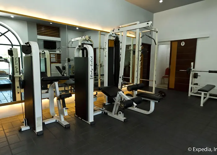 Hotel Waterfront Airport And Casino 4*