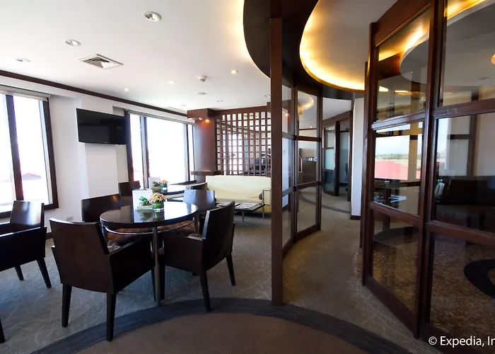 Hotel Waterfront Airport And Casino