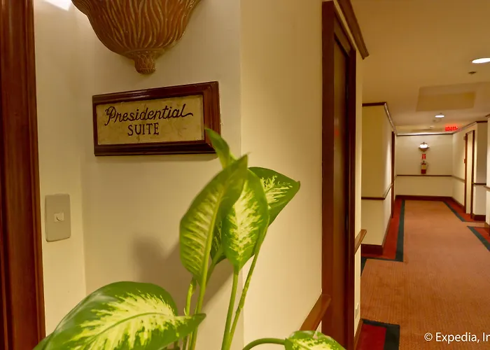 Waterfront Airport And Casino Hotel 4*