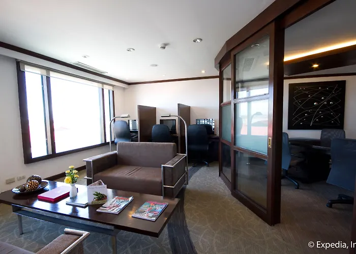 Waterfront Airport And Casino 4*